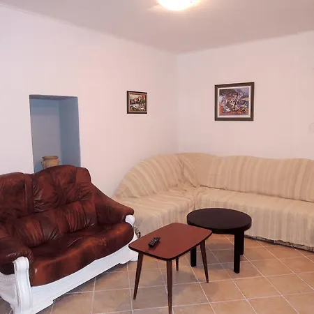 Pink Mimosa Apartment *