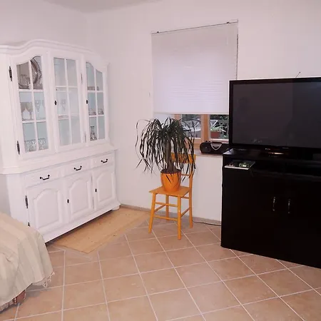 Pink Mimosa Apartment Malinska