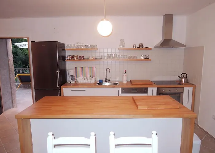 아파트 Pink Mimosa